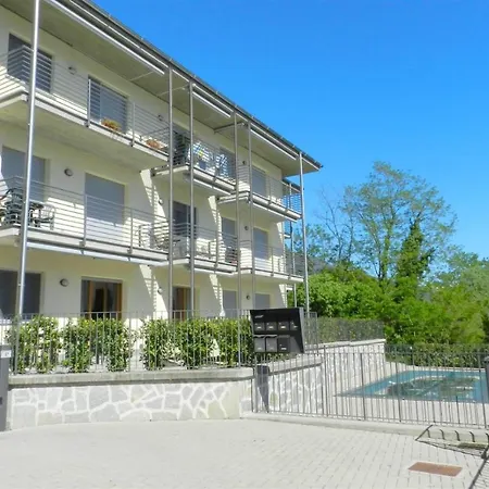 Modern In With Pool 아파트